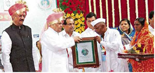 Recently, Babarao was felicitated by the Maharashtra govt. with the Krishi Bhushan (organic farming) award.  